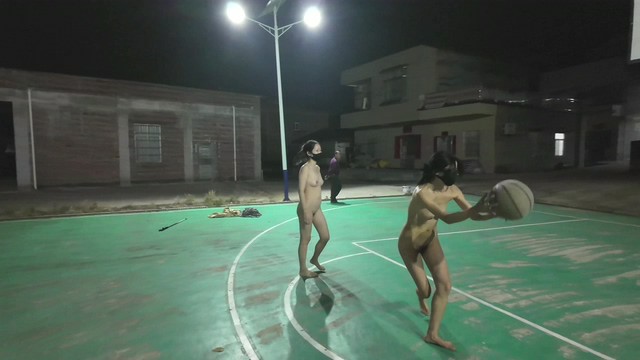 [mp4/700MB]【cikaimoon/LiWaynix】大胆露出无视路人 打篮球泡温泉